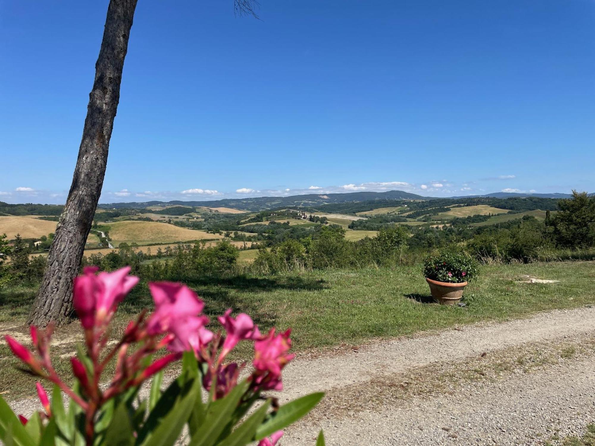 Casa Vacanze Podere Marilla Peccioli Luaran gambar
